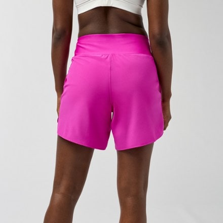 Brooks Chaser 7" Shorts 2.0 - Women's 1