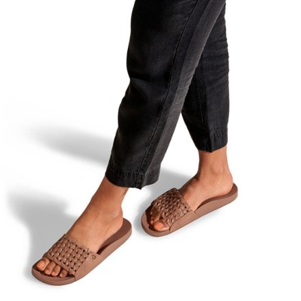 OluKai Kamola Sandals - Women's 5