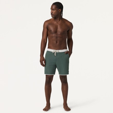 Vuori Cruise Board Shorts - Men's 18.5" Outseam 5