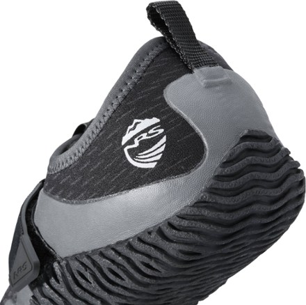 Rei mens hot sale water shoes