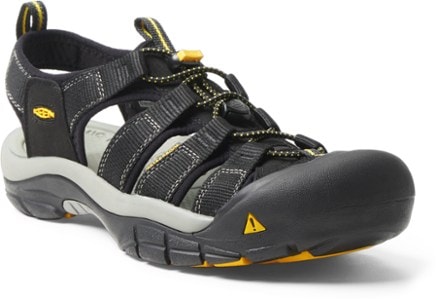 KEEN Newport H2 Sandals - Men's 3/4 view (Black)