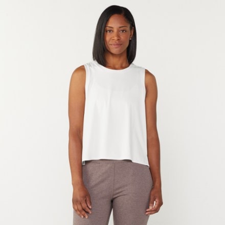Model info: Height: 5' 10" | Chest: 31" | Waist: 28" | Wearing size: M