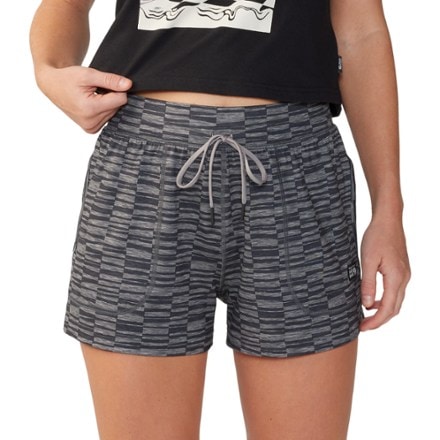 Mountain Hardwear Chill Action Shorts - Women's 5