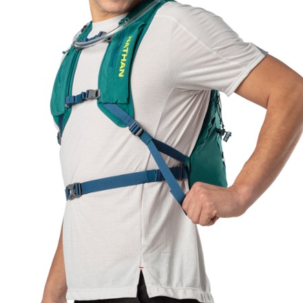 Nathan Crossover 10 Liter Hydration Pack 8