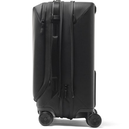 Peak Design Roller Pro Carry-On Wheeled Luggage 3