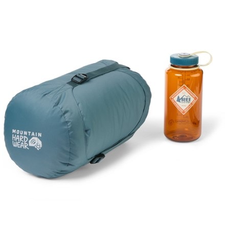 Mountain Hardwear Bishop Pass 15 Sleeping Bag Stuff sack (32oz bottle not included)