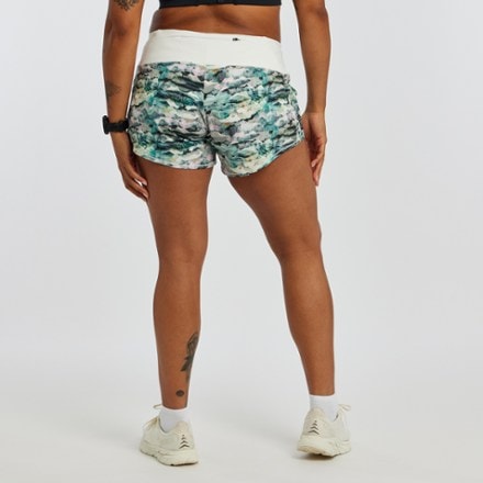 Oiselle Roga 4" Shorts - Women's 2