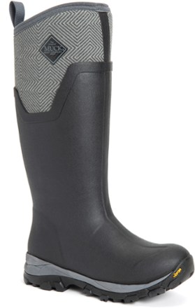 Insulated muck boots hot sale on sale