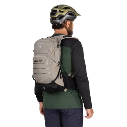 Osprey Raptor 14 Hydration Pack - Men's 9