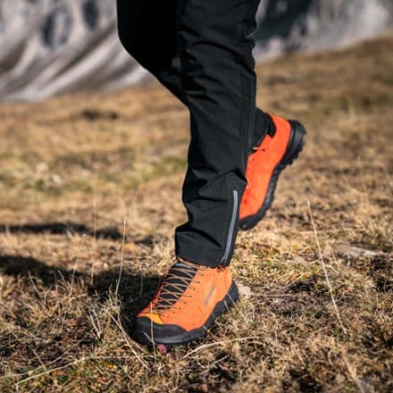Location Image of color Orange