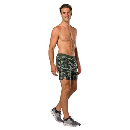 Nathan Printed Essential 7" Shorts 2.0 - Men's 7