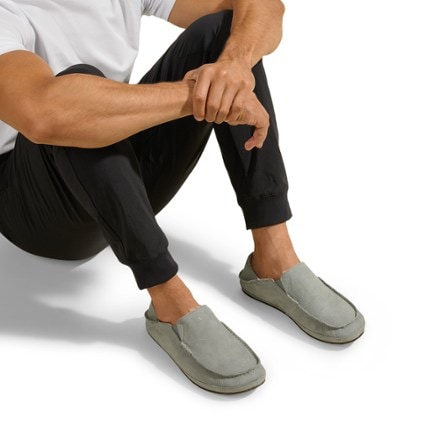 OluKai Moloa Slippers - Men's 6