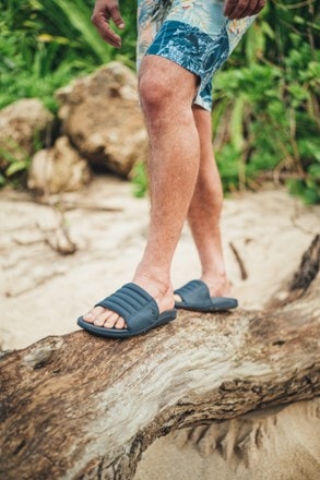 OluKai Maha 'Olu Slides - Men's 9