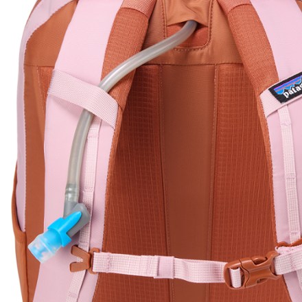 Patagonia Atom 20L Tote Pack Hydration port & tube routing