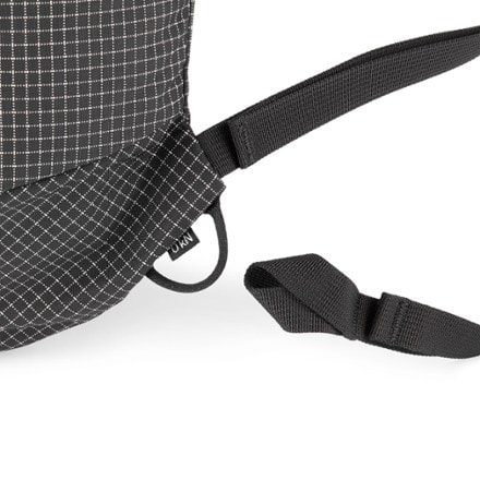 Arc'teryx Konseal 15 Pack Trekking pole attachments