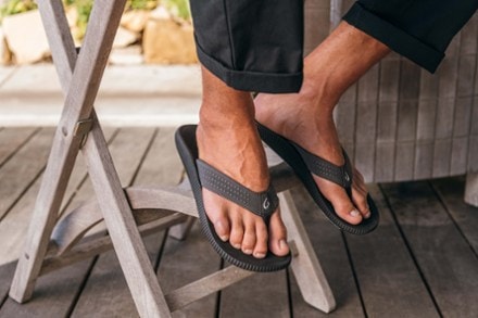 OluKai Ulele Flip-Flops - Men's 9