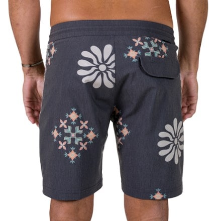 VISSLA Icons 17.5" Board Shorts - Men's 5