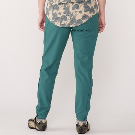 SHREDLY Limitless Stretch Waistband High-Rise Bike Pants - Women's 2