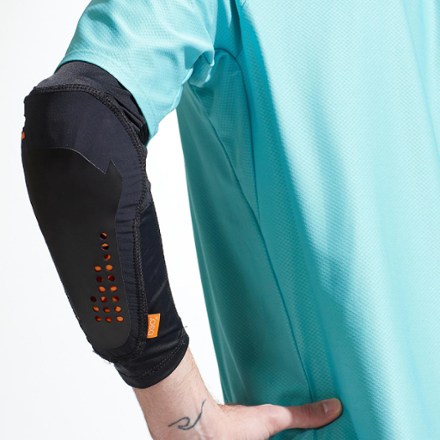 PEARL iZUMi Elevate Elbow Guards - Men's 3