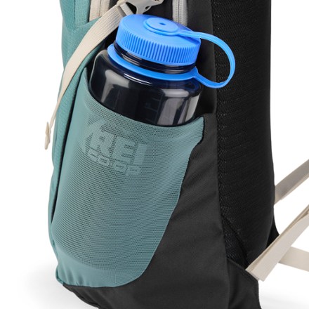 Osprey Daylite Pack Special Edition Water bottle pocket (Water bottle sold separately)