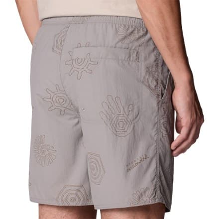 Mountain Hardwear Stryder Shorts - Men's 7" Inseam 4
