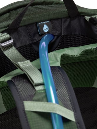 Osprey Talon 22 Pack - Men's Hydration port & tube routing (hydration reservoir not included)