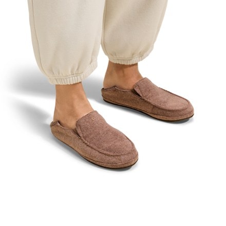 OluKai Nohea Hulu Slippers - Women's 5