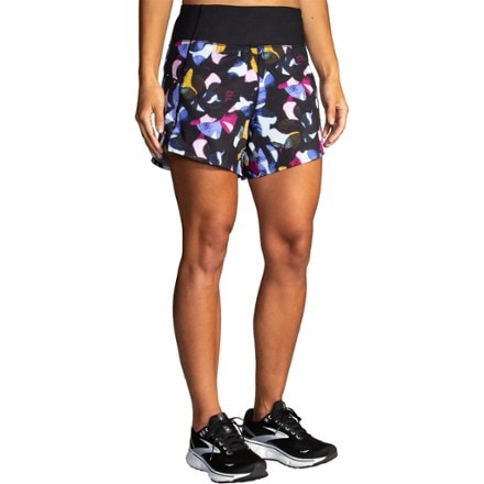 Brooks Chaser 5" Shorts - Women's 1