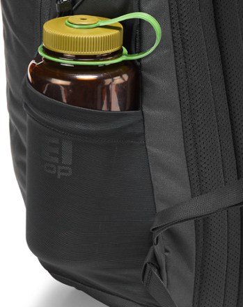 Arc'teryx Mantis 26 L Pack Water bottle pocket (Water bottle sold separately)