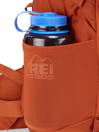 REI Co-op Trail 40 Pack - Women's Water bottle pocket (water bottle not included)