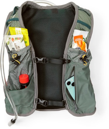 Ultimate Direction Trail Hydration Vest 4