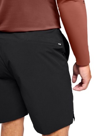 On Performance Hybrid 7.75" Shorts - Men's 6