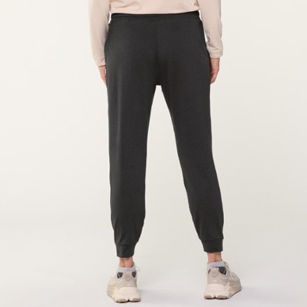 Vuori Performance Joggers - Women's 2