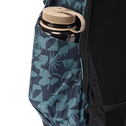 REI Co-op Flash 22 Print Pack Water bottle pocket (Water bottle sold separately)