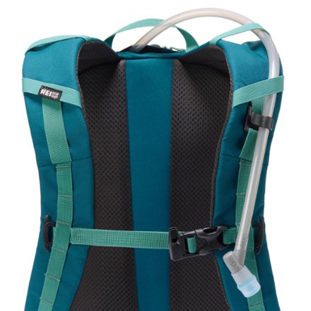 REI Co-op Trailmade 10 Hydration Pack Hydration integration