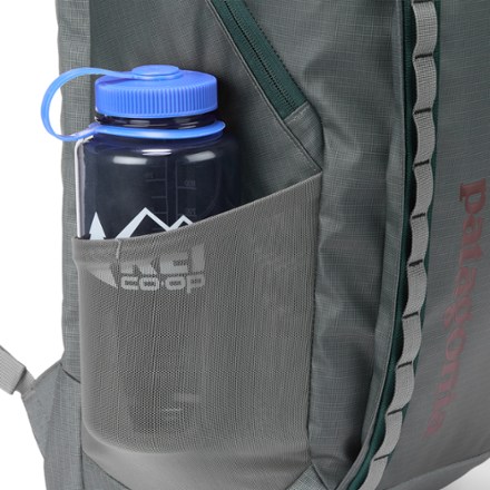 Patagonia Black Hole Pack - 32 L Water bottle pocket (Water bottle sold separately)