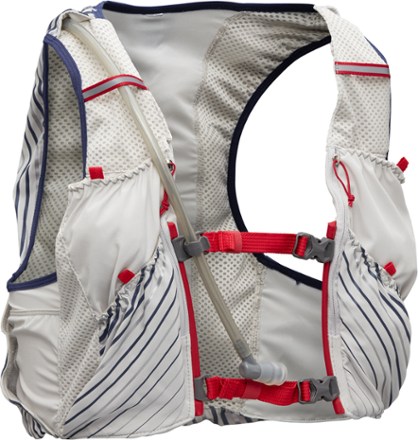 INVERSE HYDRATION VESTS FOR RUNNING AND TRAIL RUNNING