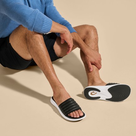 OluKai Komo Slides - Men's 5