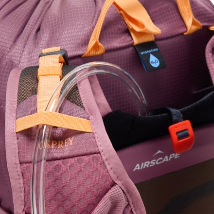 Osprey Tempest Velocity 20 Pack - Women's Hydration port & tube routing