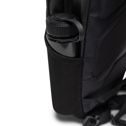 Herschel Supply Co. All Season Snow Pack - 17 L Water bottle not included