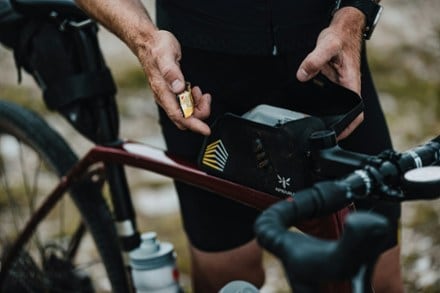 Apidura Racing Bolt-On Top Tube Pack - 1 L 6