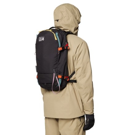 Mountain Hardwear Gnarwhal 25 Snow Pack 1