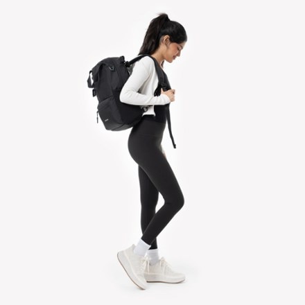 Sherpani Sojourn Tote Pack 4