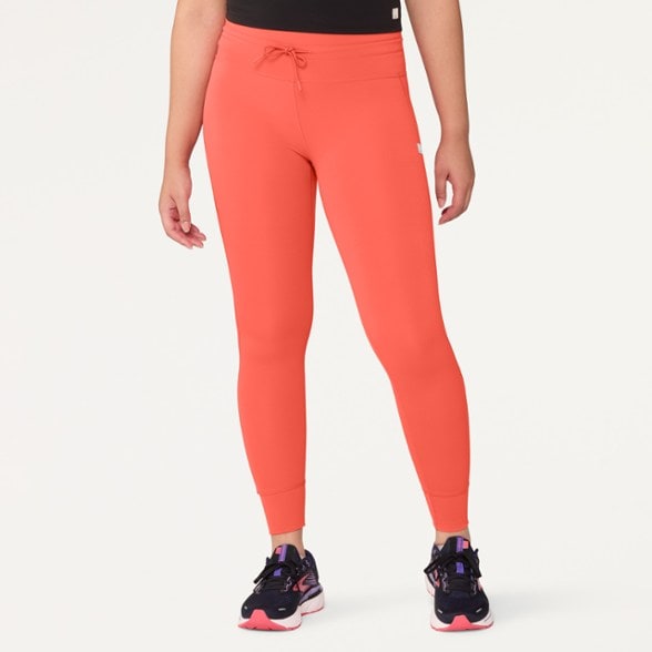 Model info: Height: 5'9" | Waist: 30 | Wearing size: M