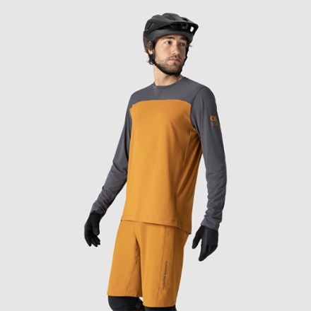 Outdoor Research Freewheel Long-Sleeve Bike Jersey - Men's 4