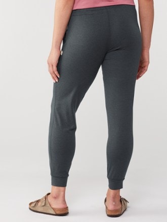 Vuori Performance Jogger Pants - Women's 4