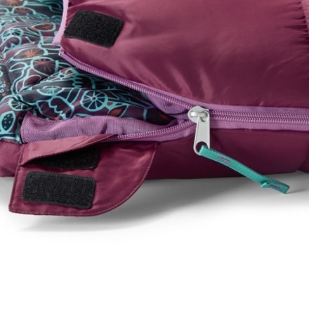 REI Co-op Kids' Overnight Bundle Zipper detail