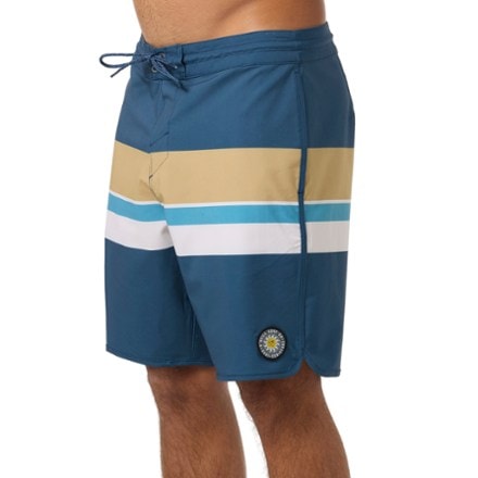 O'Neill Cruzer Stripe Scallop 18" Board Shorts - Men's 2