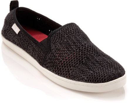 sanuk shoes slip on