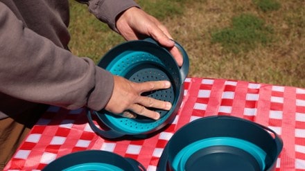 Adventure Ready Flat Pack Collapsible Bowls & Strainer Set 3